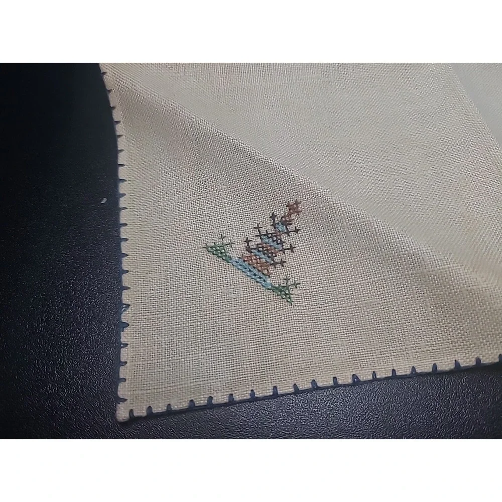 Vintage Embroidered Linen Handkerchief Set‎ Of 2 New